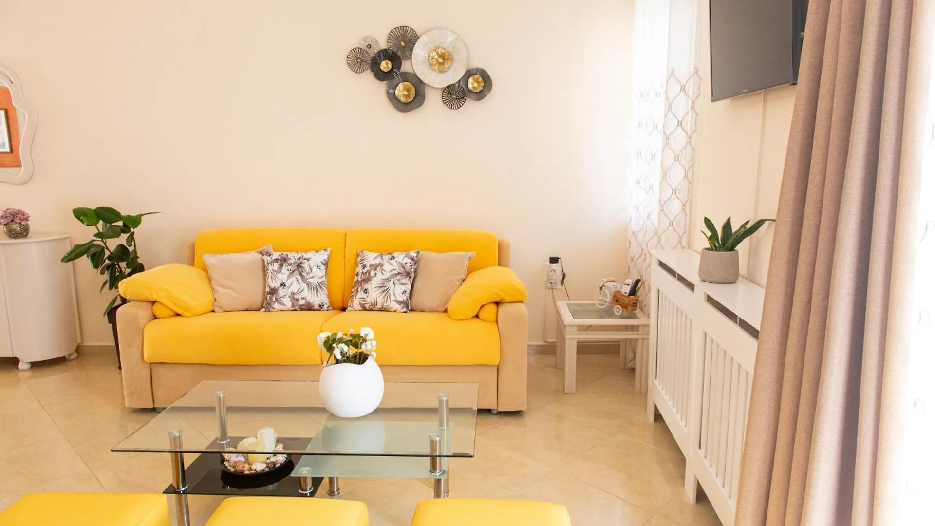 דירות ארגוסטולי Rena'S House 1